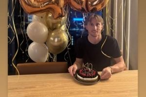 姆巴佩转发莫德里奇庆生照片：生日快乐，兄弟🧡