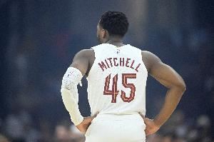 Spears：上赛季淘汰后米切尔深受打击 他和队友提前几周开始训练