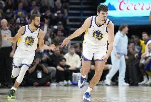 库里：波斯特变得更加自信得到了成长 我们对波姐充满信心