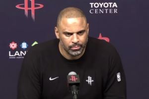 乌度卡:相比在篮网有哈登&欧文等老将 杜兰特在这需要多积极发声